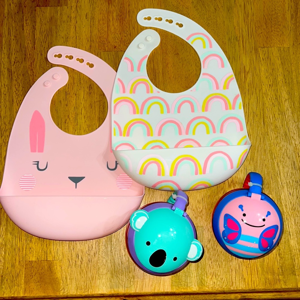 Washable bibs with snack packs